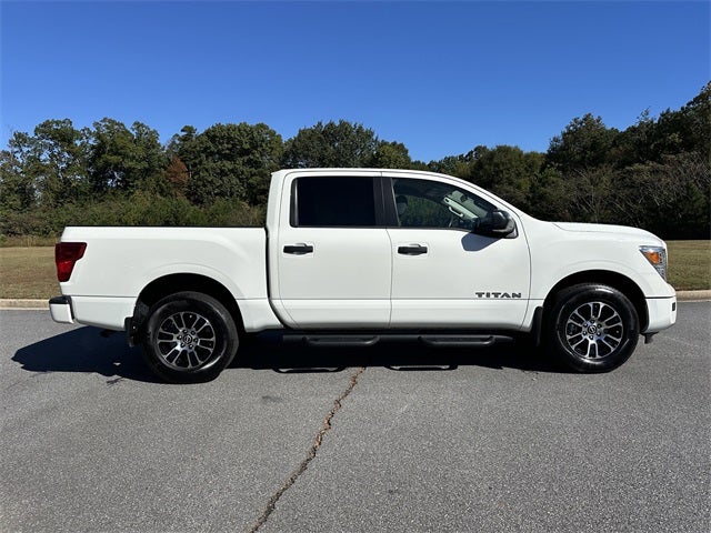 2024 Nissan Titan SV