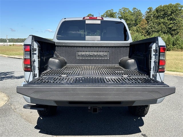 2026 Nissan Frontier SV Dark Armor 1" LIFT