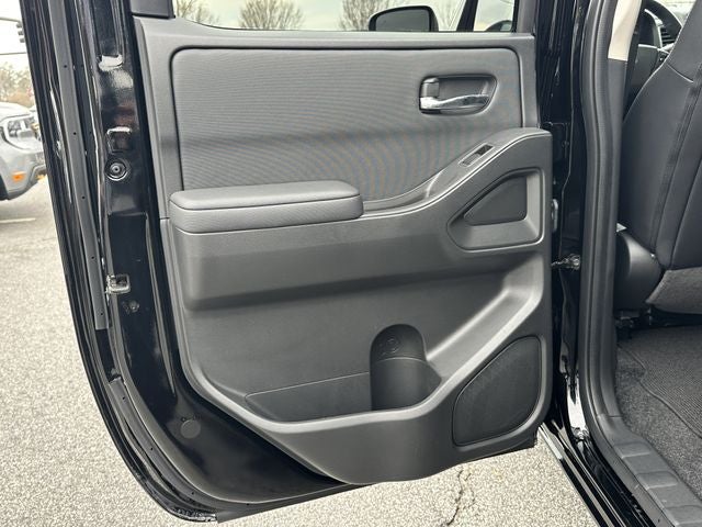 2024 Nissan Frontier SL