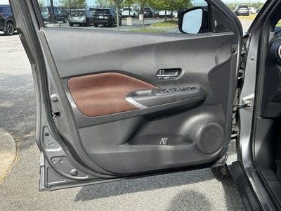 2021 Nissan Kicks SR