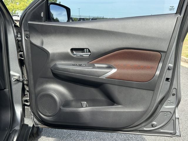 2021 Nissan Kicks SR