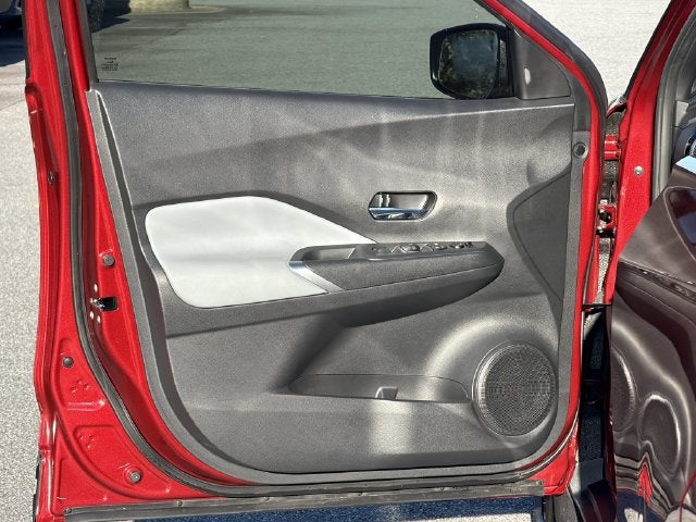 2022 Nissan Kicks SR