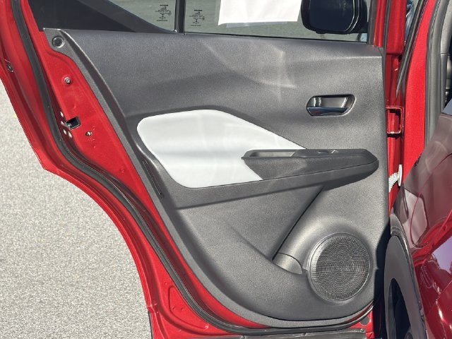 2022 Nissan Kicks SR