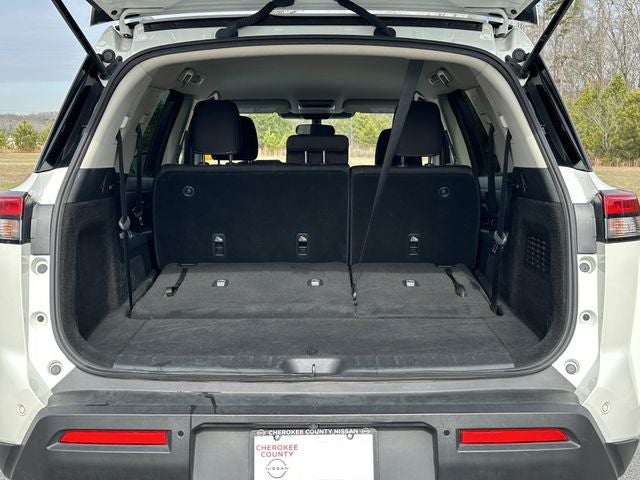 2024 Nissan Pathfinder SV