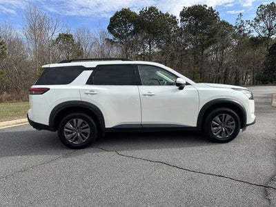 2024 Nissan Pathfinder SV