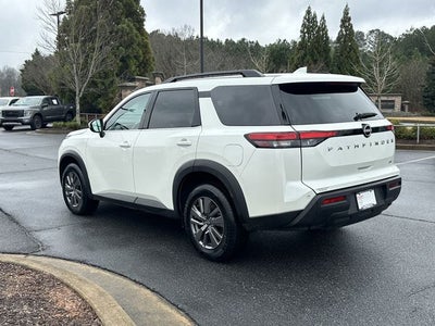 2024 Nissan Pathfinder SV