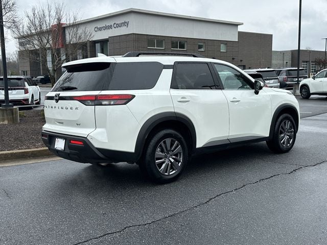2024 Nissan Pathfinder SV