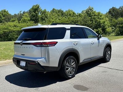 2025 Nissan Pathfinder SV