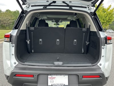 2025 Nissan Pathfinder SV