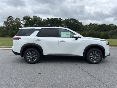 2025 Nissan Pathfinder SV