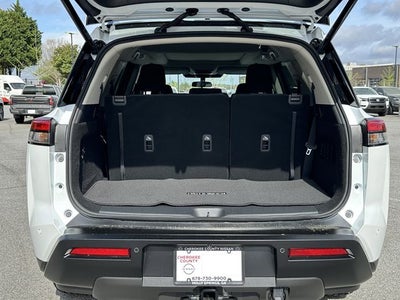 2026 Nissan Pathfinder SV