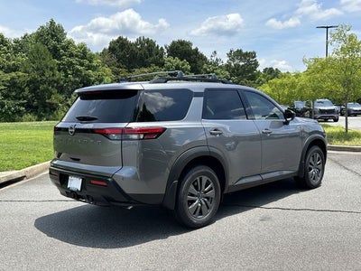 2026 Nissan Pathfinder SV