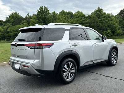 2025 Nissan Pathfinder SL