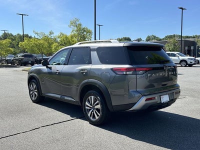 2025 Nissan Pathfinder SL