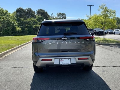 2025 Nissan Pathfinder SL
