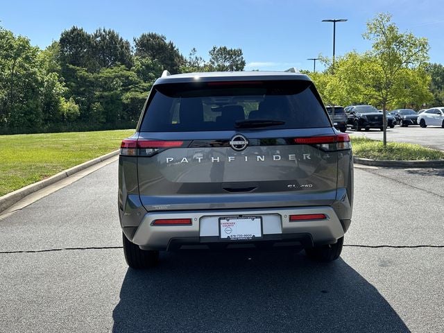 2025 Nissan Pathfinder SL