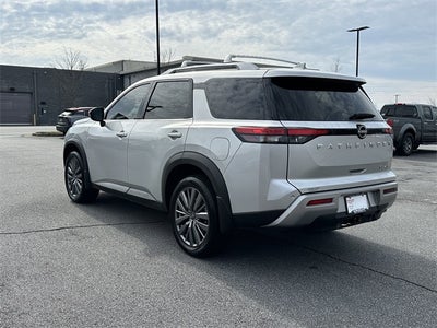 2025 Nissan Pathfinder SL