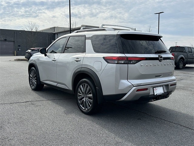 2025 Nissan Pathfinder SL