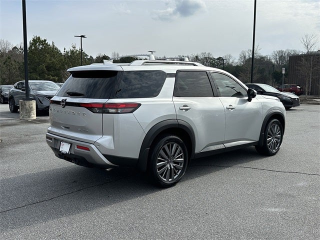 2025 Nissan Pathfinder SL