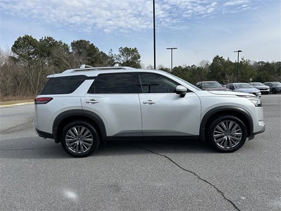 2025 Nissan Pathfinder SL