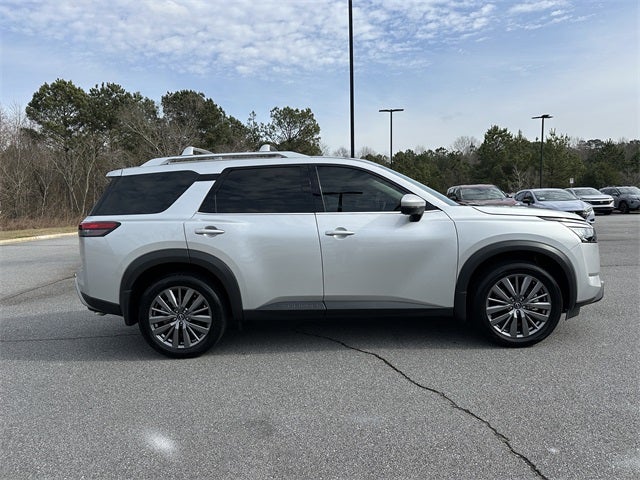 2025 Nissan Pathfinder SL