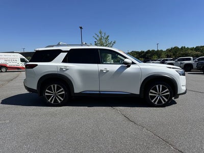 2025 Nissan Pathfinder Platinum