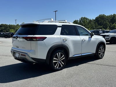 2025 Nissan Pathfinder Platinum