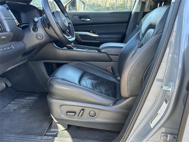 2022 Nissan Pathfinder Platinum