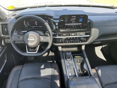 2025 Nissan Pathfinder Platinum