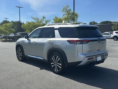 2025 Nissan Pathfinder Platinum