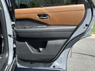 2025 Nissan Pathfinder Platinum