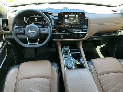 2025 Nissan Pathfinder Platinum