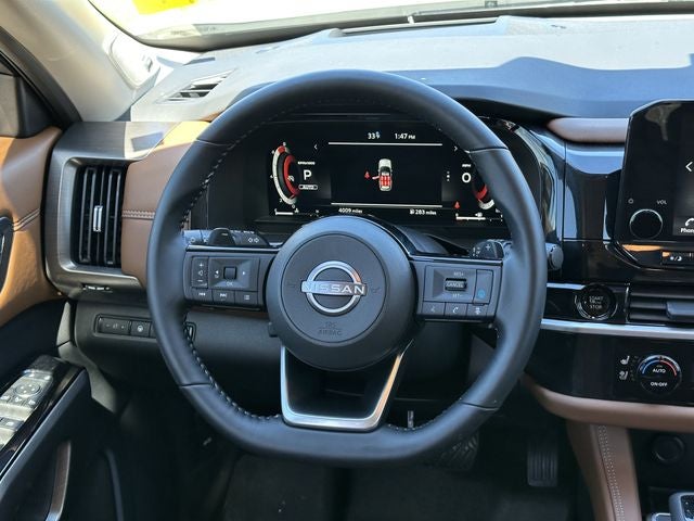 2025 Nissan Pathfinder Platinum