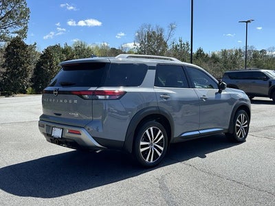 2025 Nissan Pathfinder Platinum