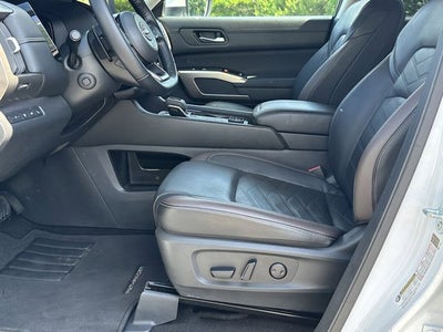 2025 Nissan Pathfinder Platinum
