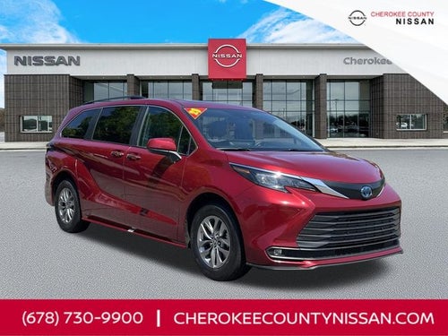 2025 Toyota Sienna XLE 8 Passenger