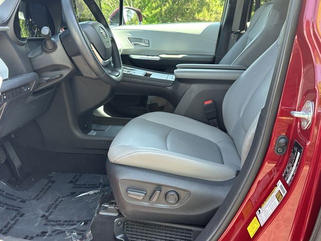 2025 Toyota Sienna XLE 8 Passenger