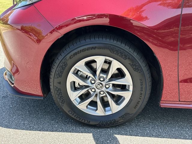 2025 Toyota Sienna XLE 8 Passenger