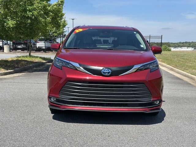 2025 Toyota Sienna XLE 8 Passenger
