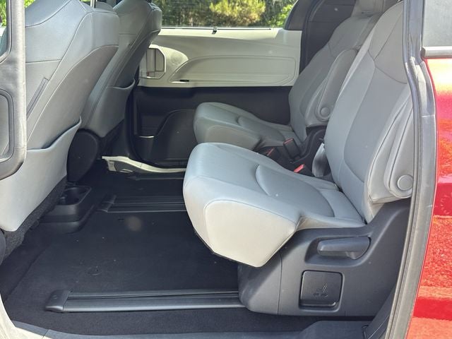 2025 Toyota Sienna XLE 8 Passenger