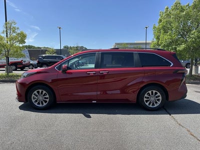 2025 Toyota Sienna XLE 8 Passenger