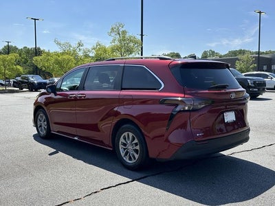 2025 Toyota Sienna XLE 8 Passenger