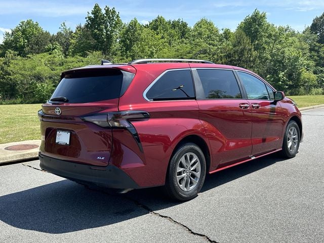 2025 Toyota Sienna XLE 8 Passenger