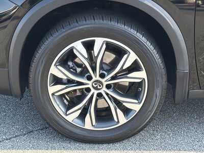 2018 INFINITI QX30 LUXE