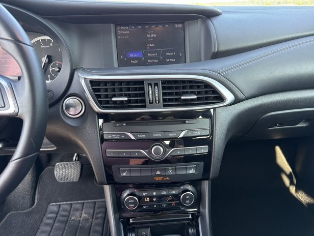 2018 INFINITI QX30 LUXE