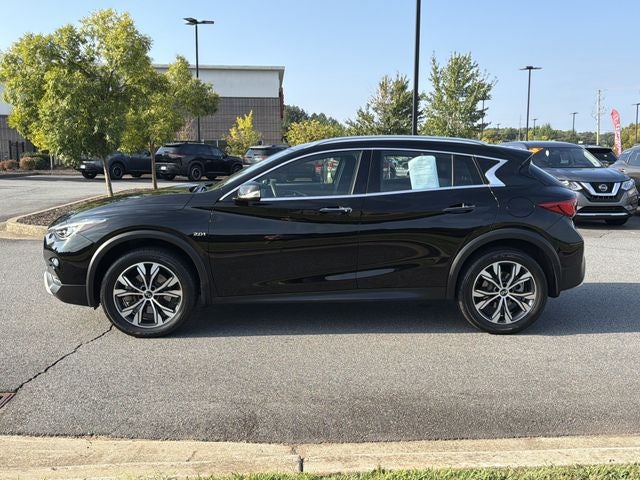 2018 INFINITI QX30 LUXE